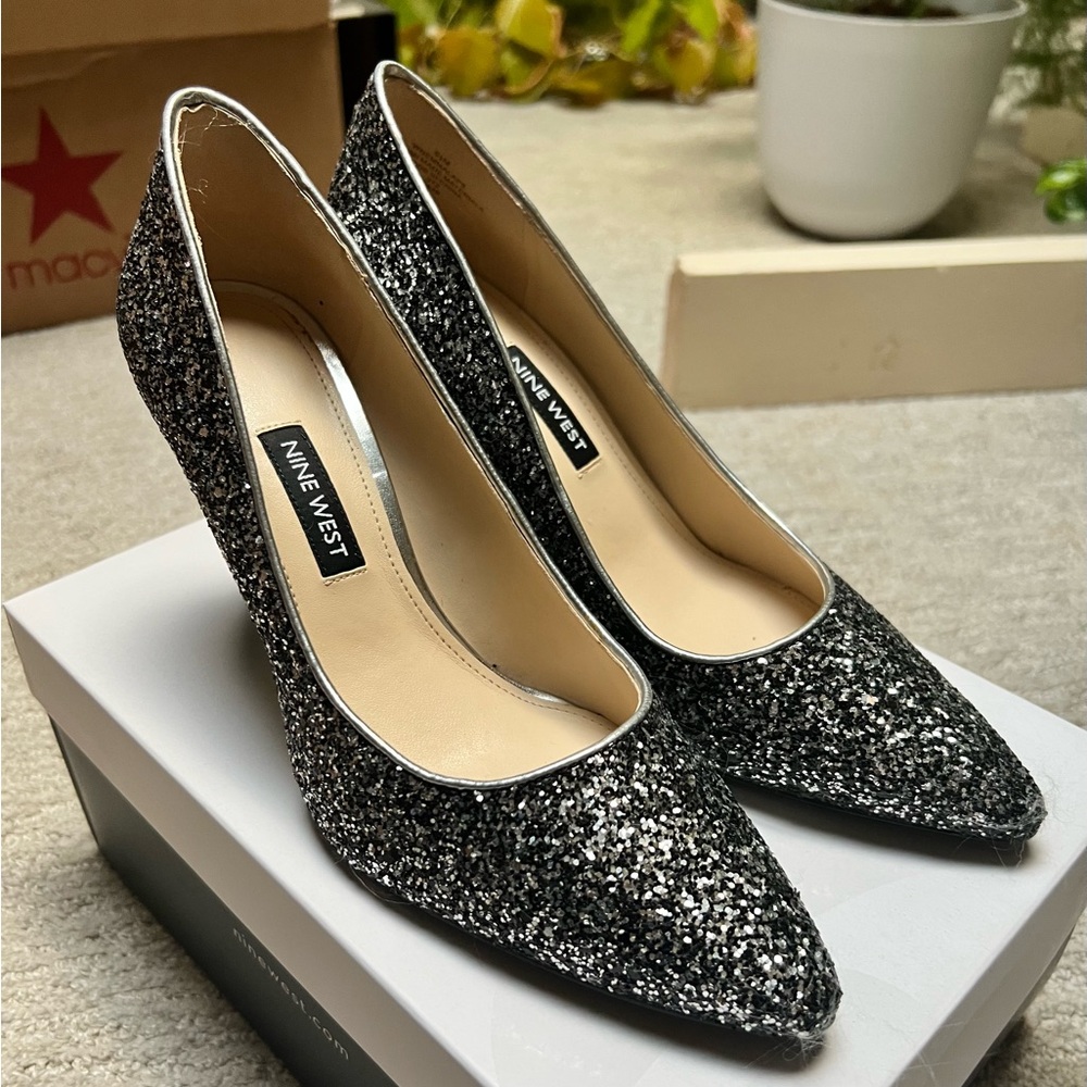 Glitter pumps